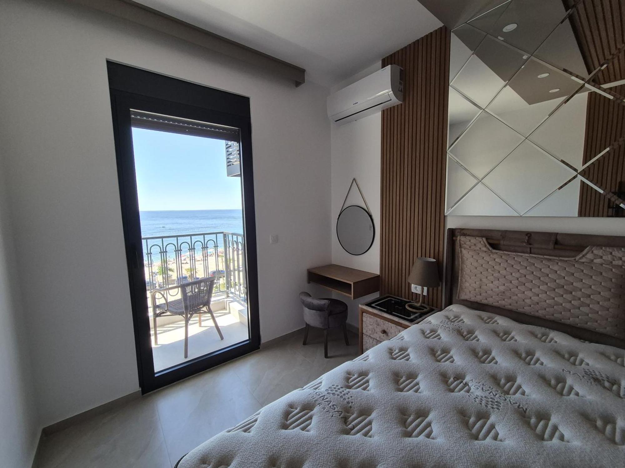 Vienna Luxury Apartments Dobra Voda Luaran gambar