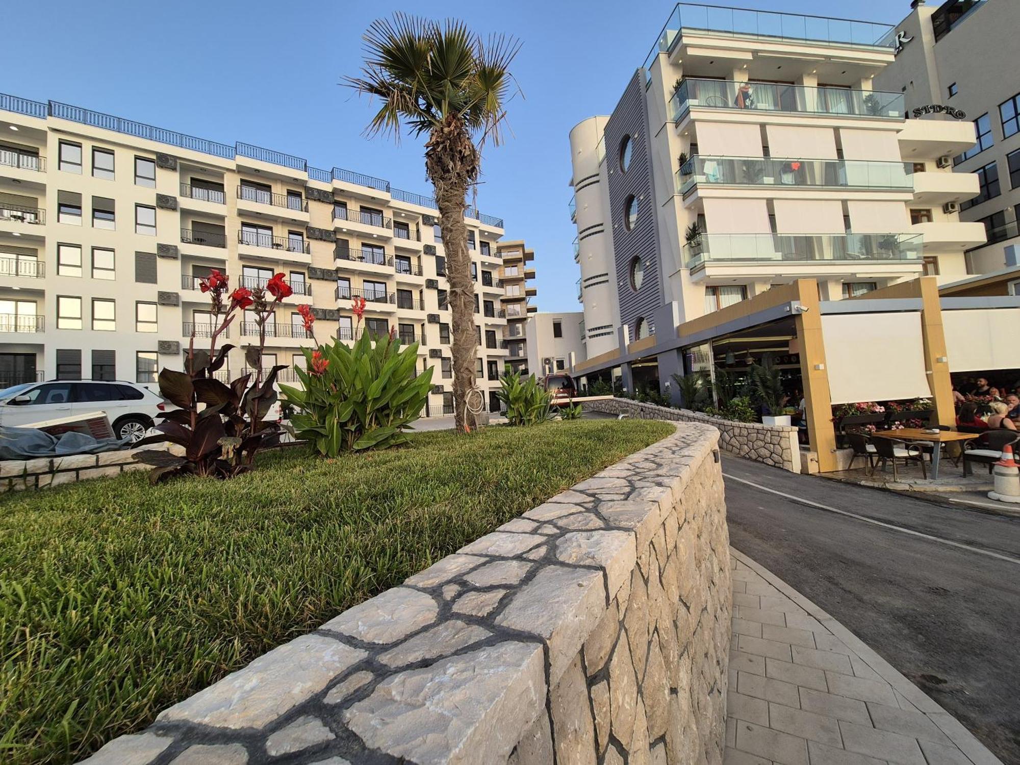 Vienna Luxury Apartments Dobra Voda Luaran gambar