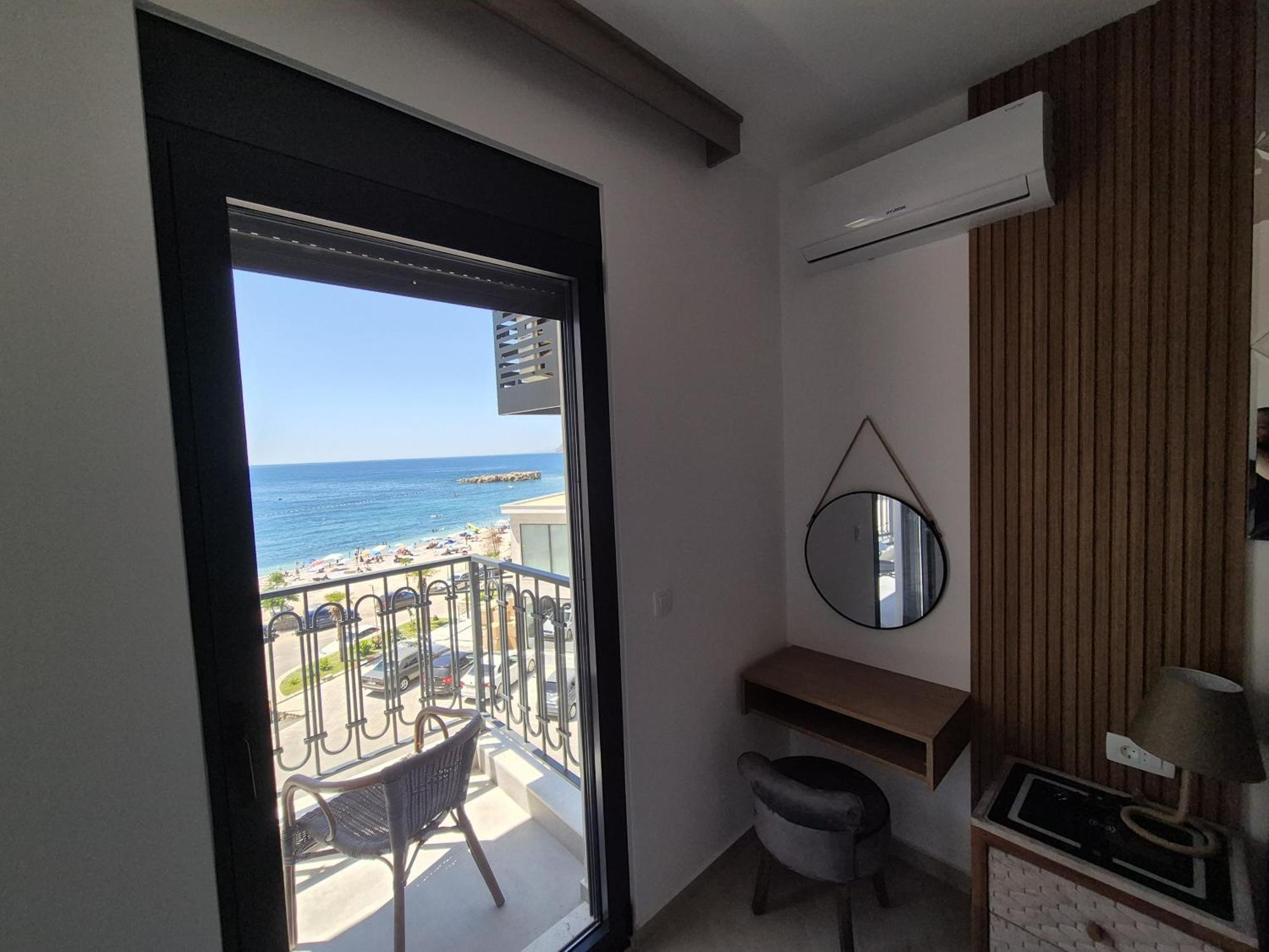 Vienna Luxury Apartments Dobra Voda Luaran gambar