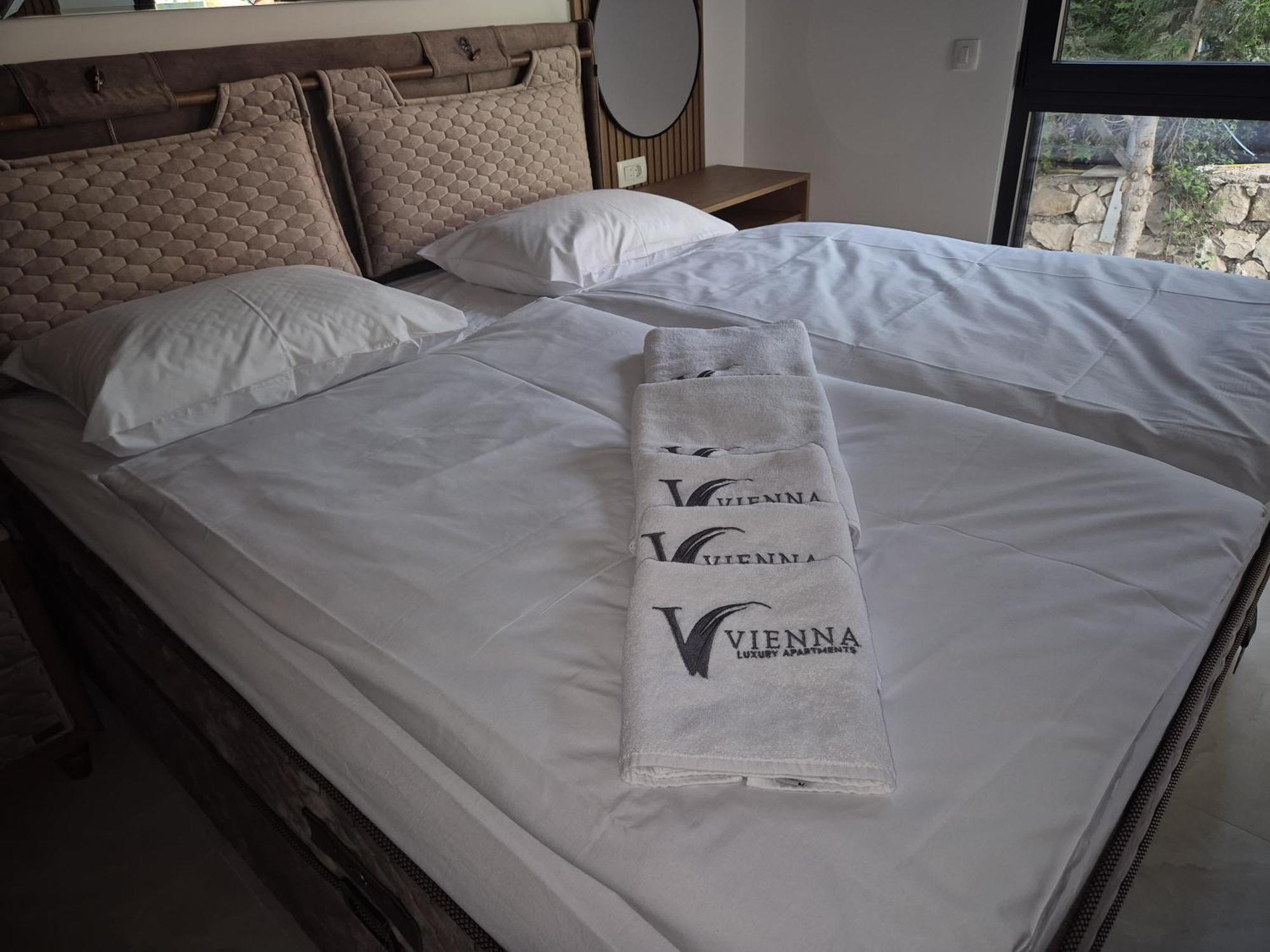 Vienna Luxury Apartments Dobra Voda Luaran gambar