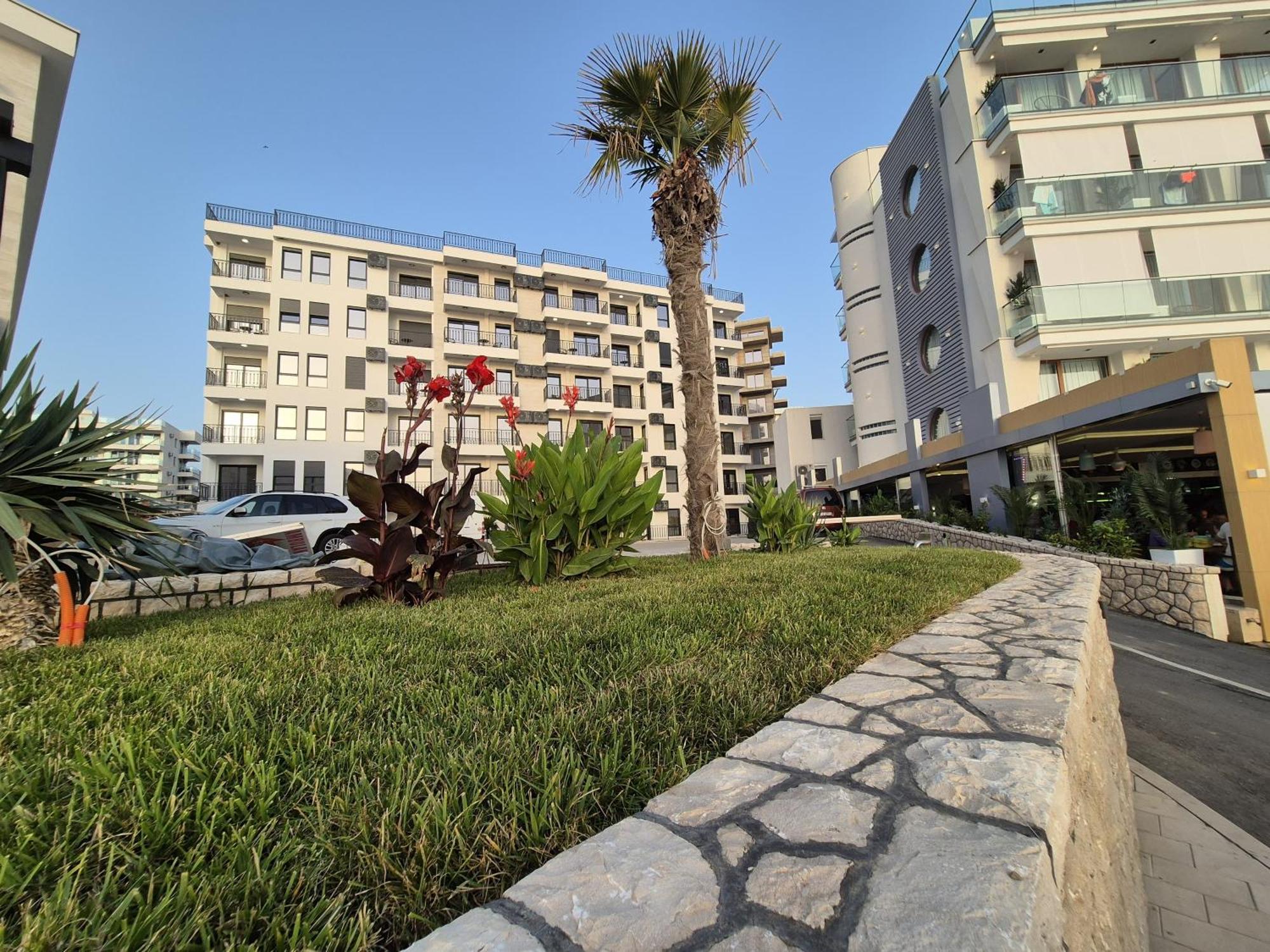 Vienna Luxury Apartments Dobra Voda Luaran gambar