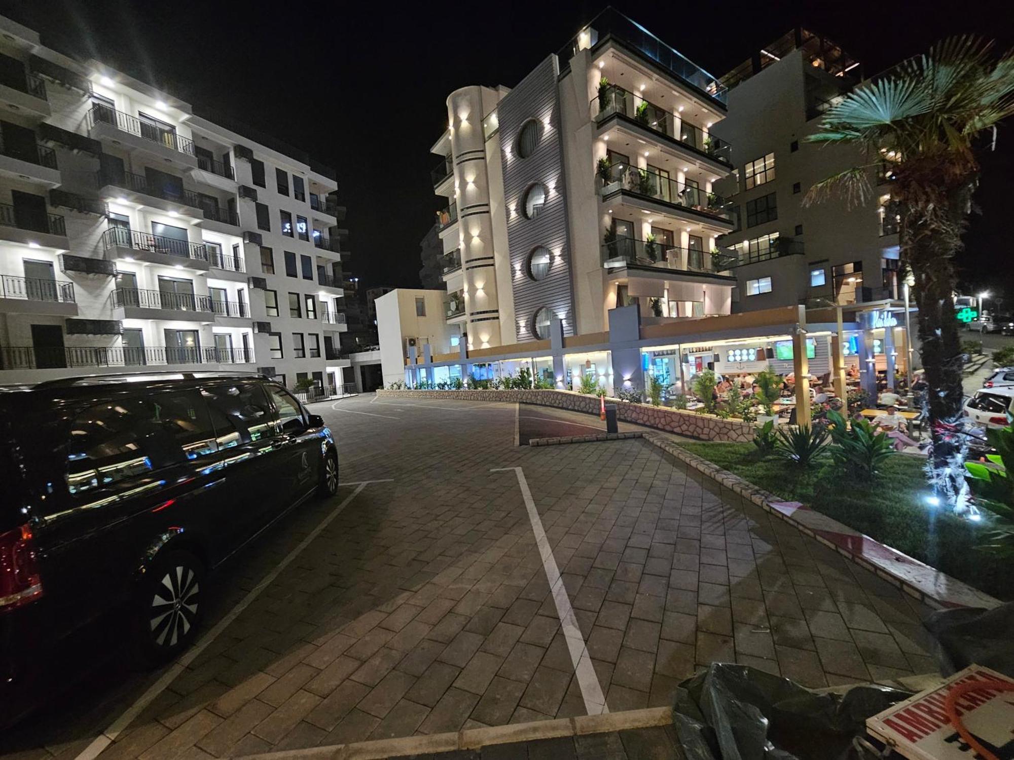 Vienna Luxury Apartments Dobra Voda Luaran gambar