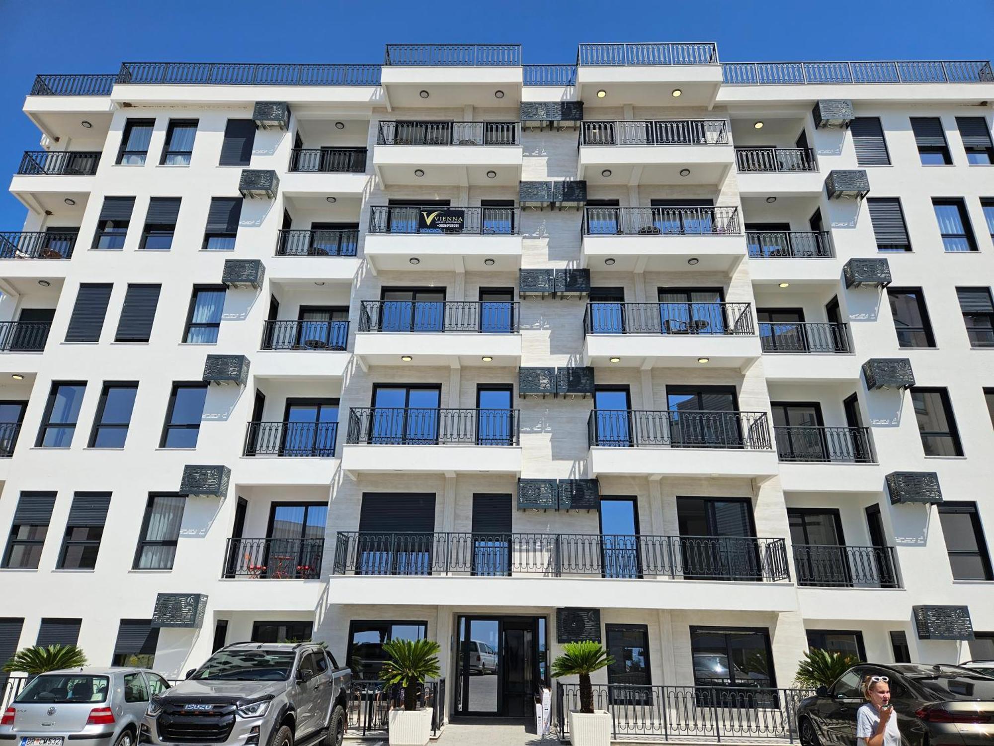Vienna Luxury Apartments Dobra Voda Luaran gambar