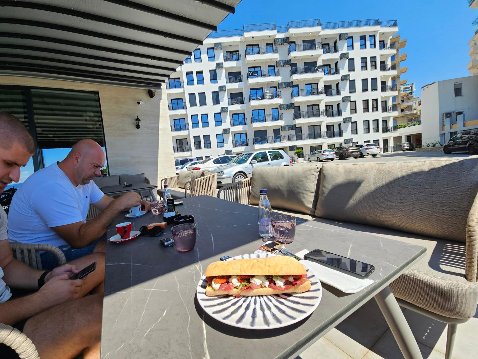Vienna Luxury Apartments Dobra Voda Luaran gambar