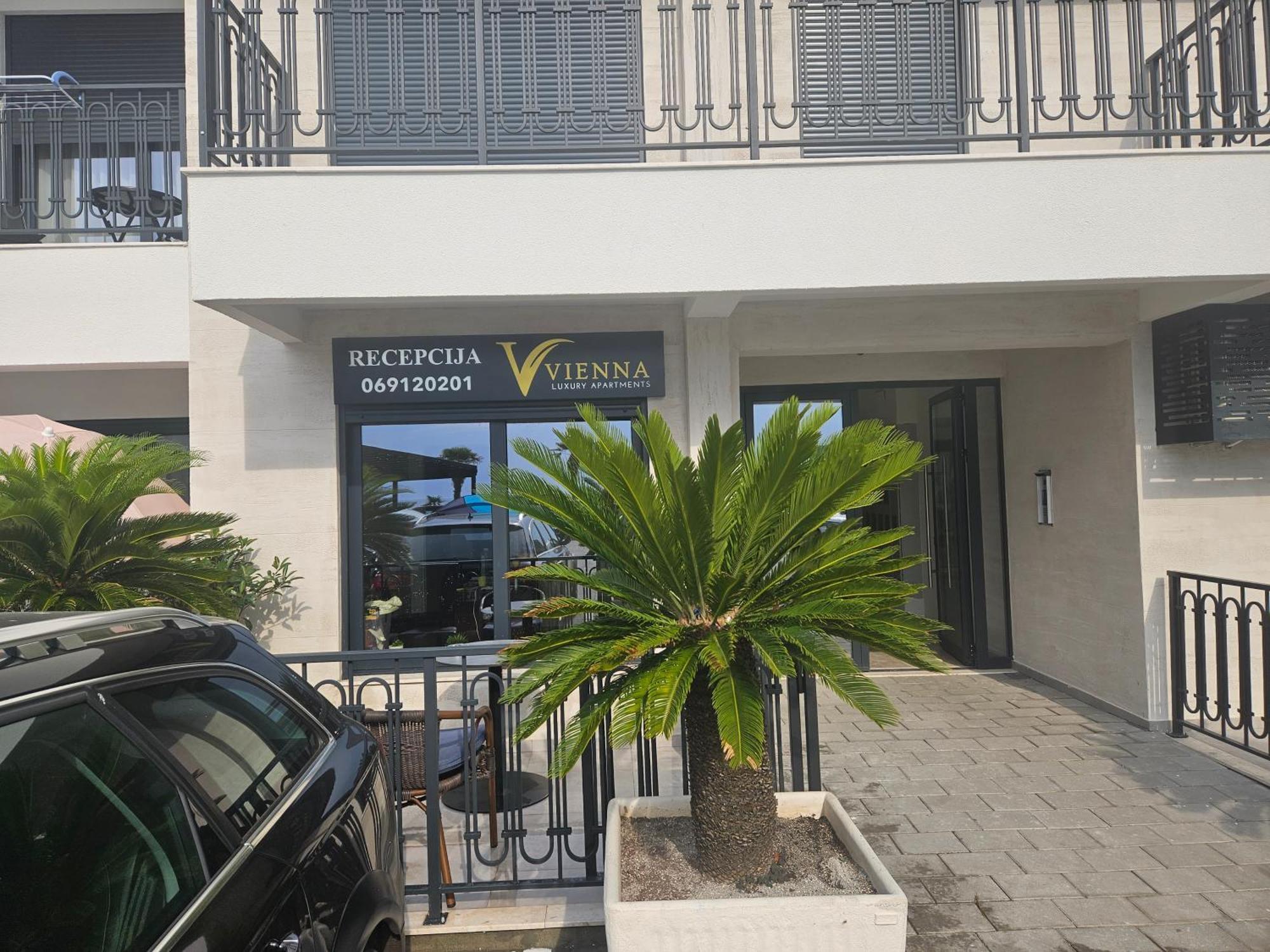 Vienna Luxury Apartments Dobra Voda Luaran gambar