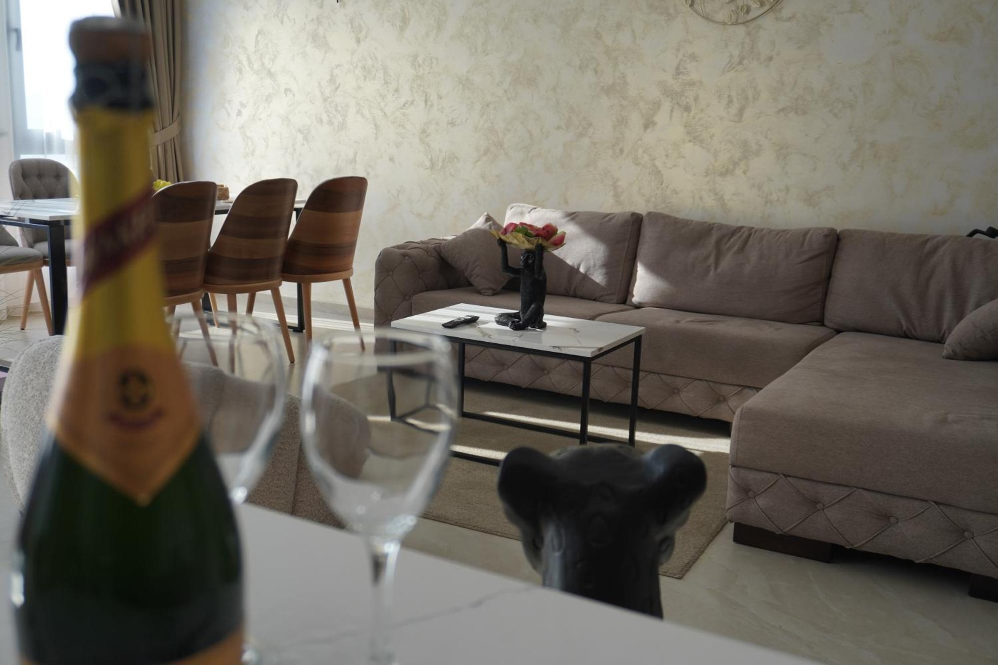 Vienna Luxury Apartments Dobra Voda Luaran gambar