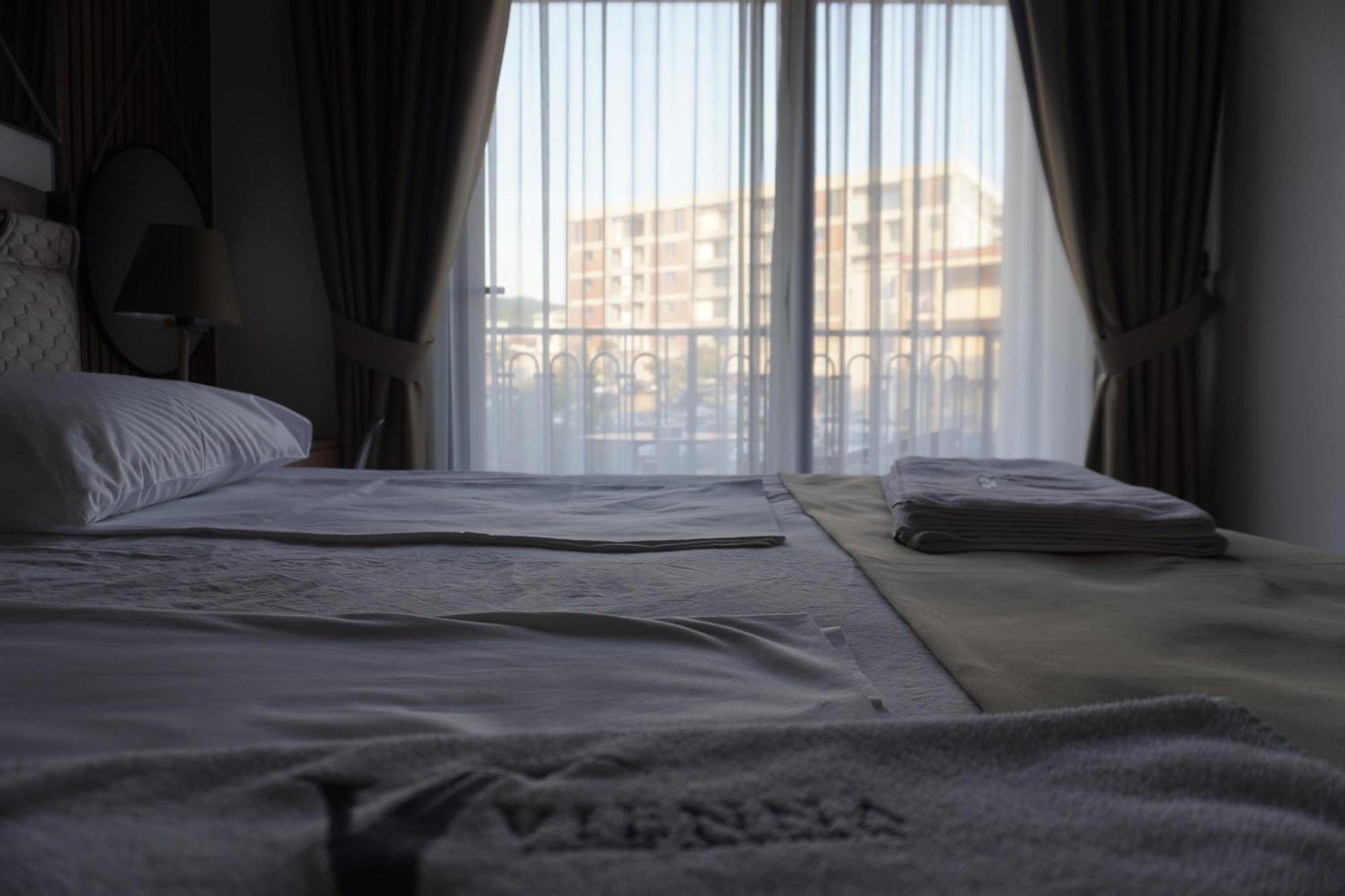 Vienna Luxury Apartments Dobra Voda Luaran gambar