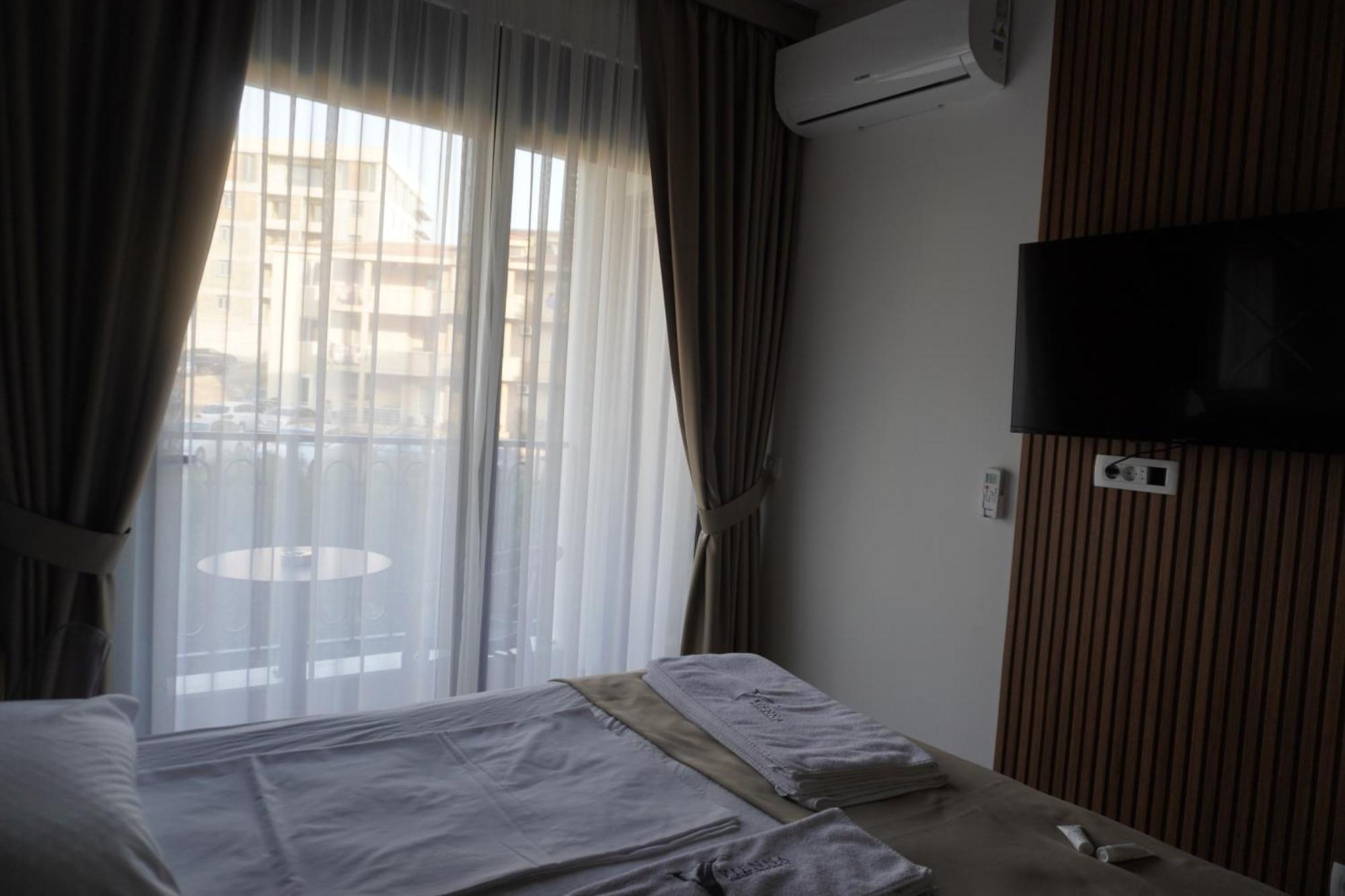 Vienna Luxury Apartments Dobra Voda Luaran gambar