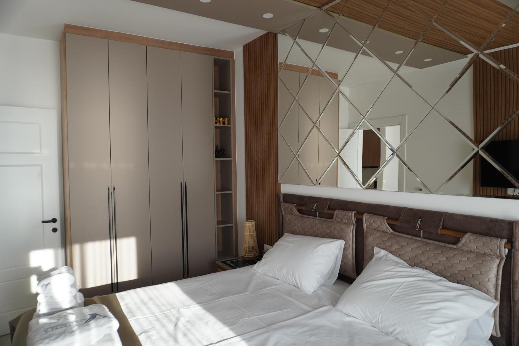 Vienna Luxury Apartments Dobra Voda Luaran gambar